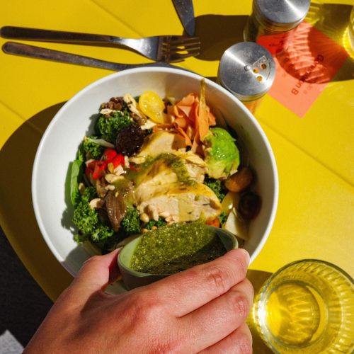 comida deliciosa en terraza en Barcelona